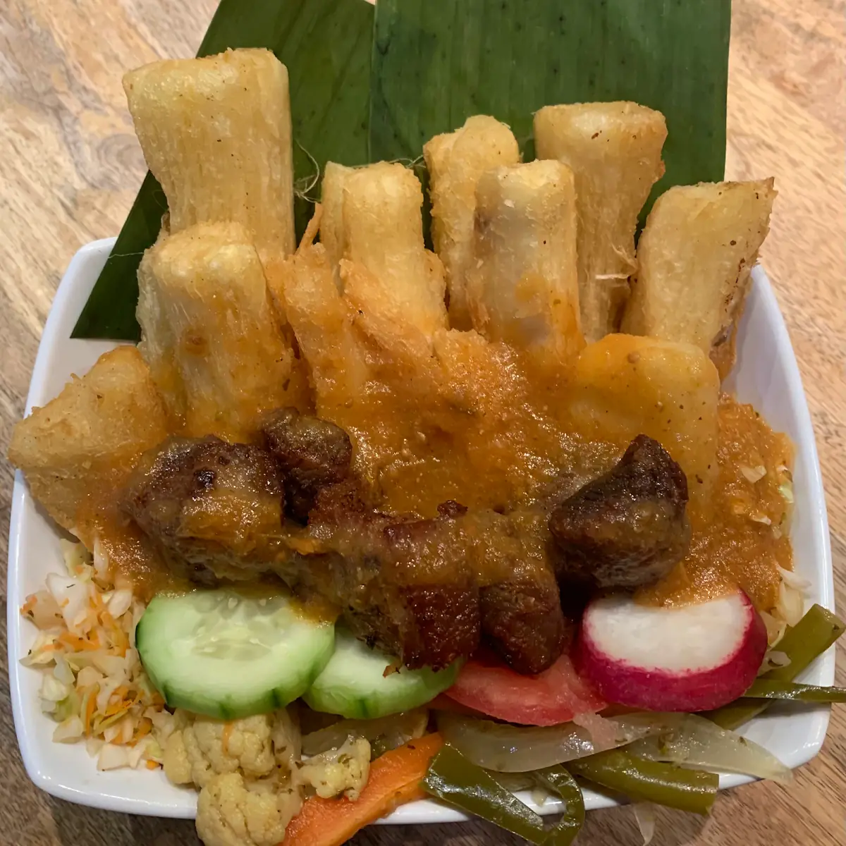 Yuca Frita Con Chicharrones