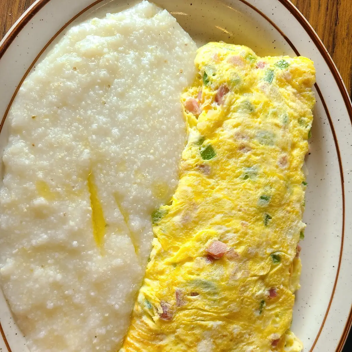 Veggie Omelette with Grits