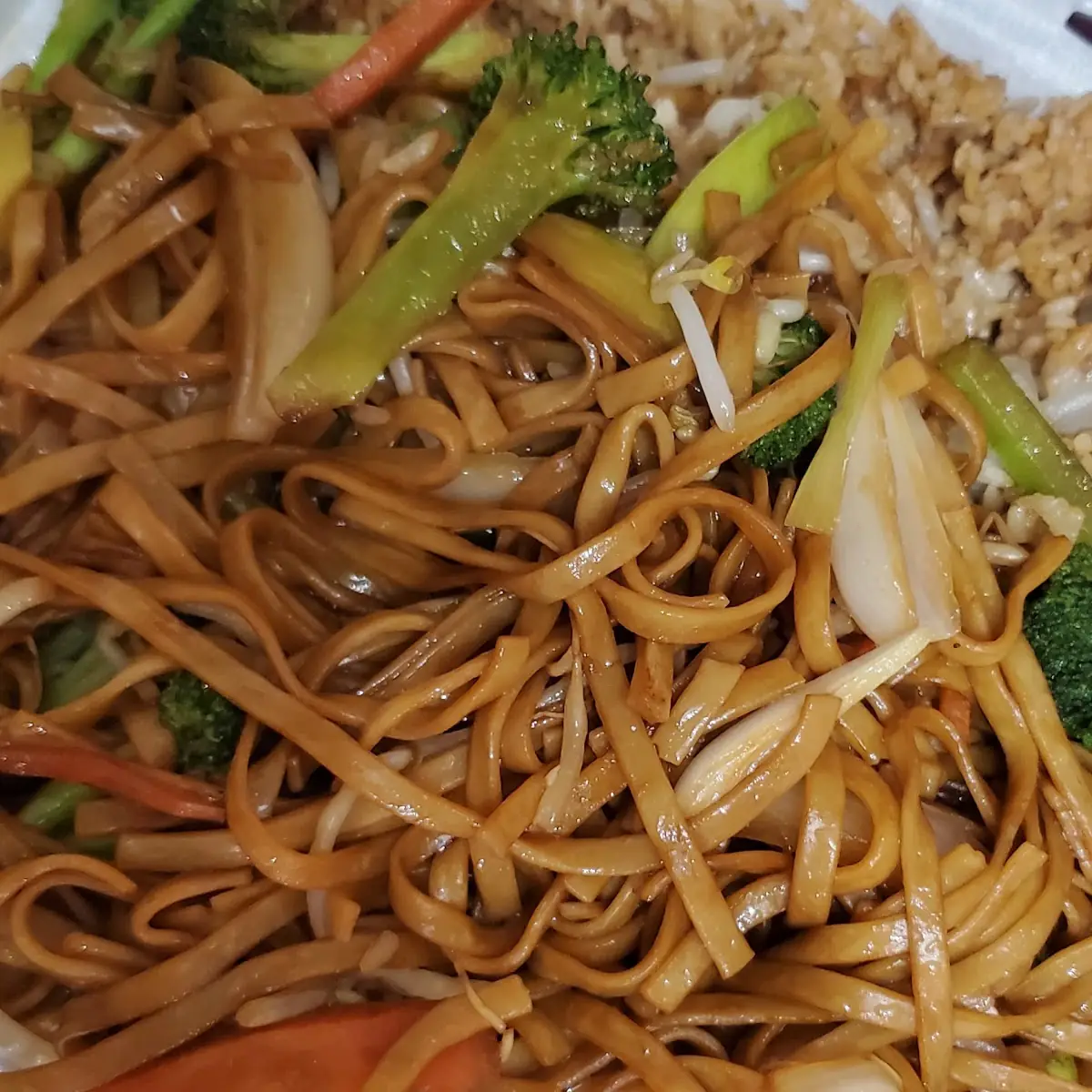 Deluxe Lo Mein