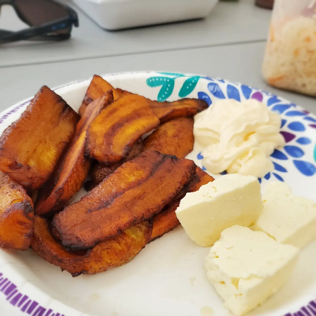 Platanos Fritos Crema & Queso