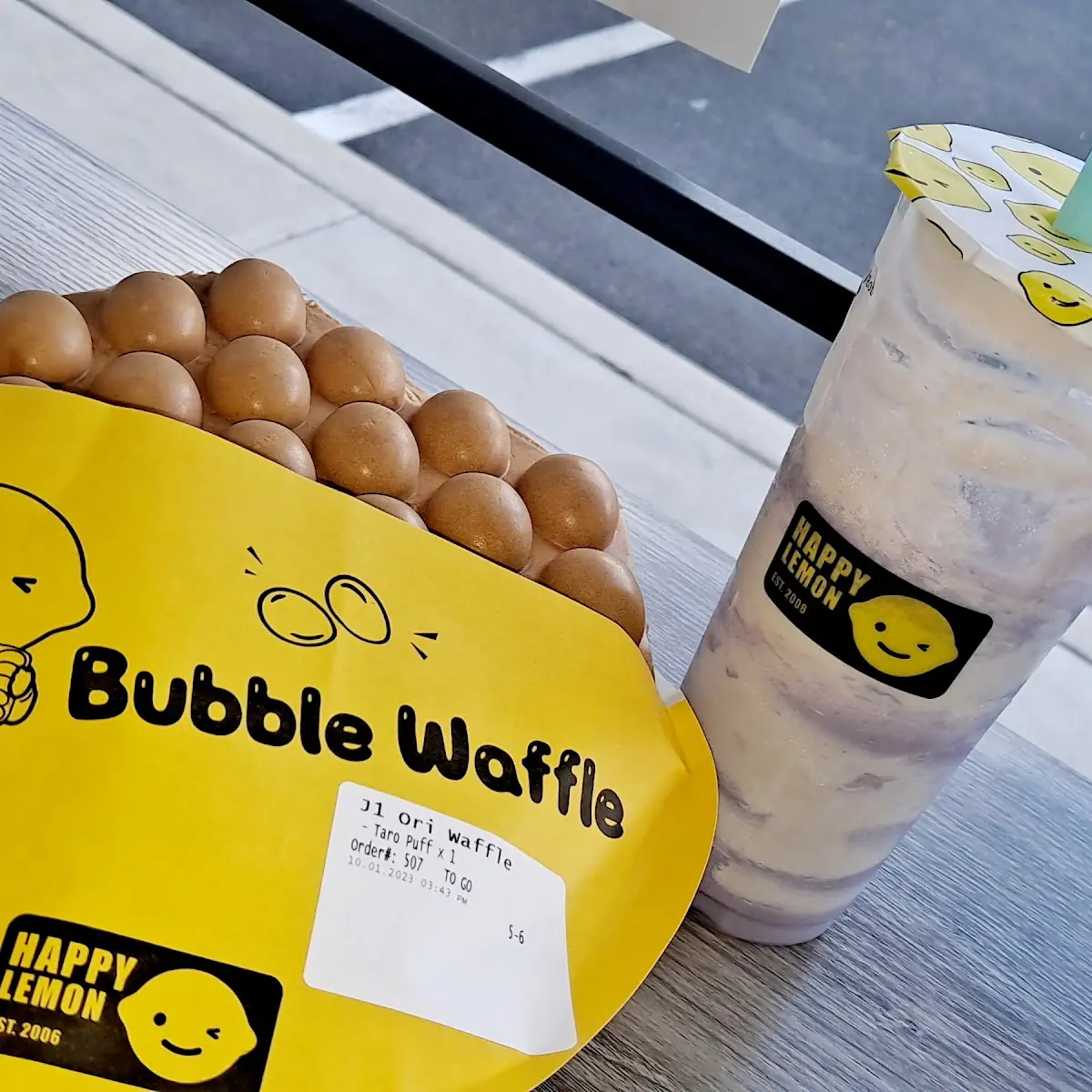 Bubble Waffle w Puff Cream Dipping Sauce