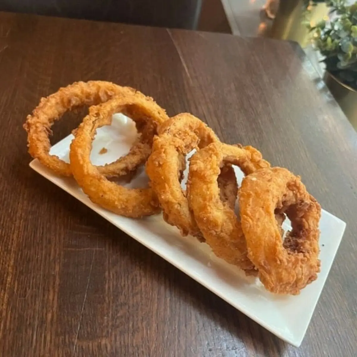 Crispy Onion Rings with Dipping Sauce