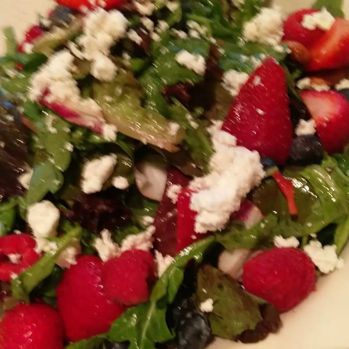 Berry Salad with Goat Cheese and Nuts