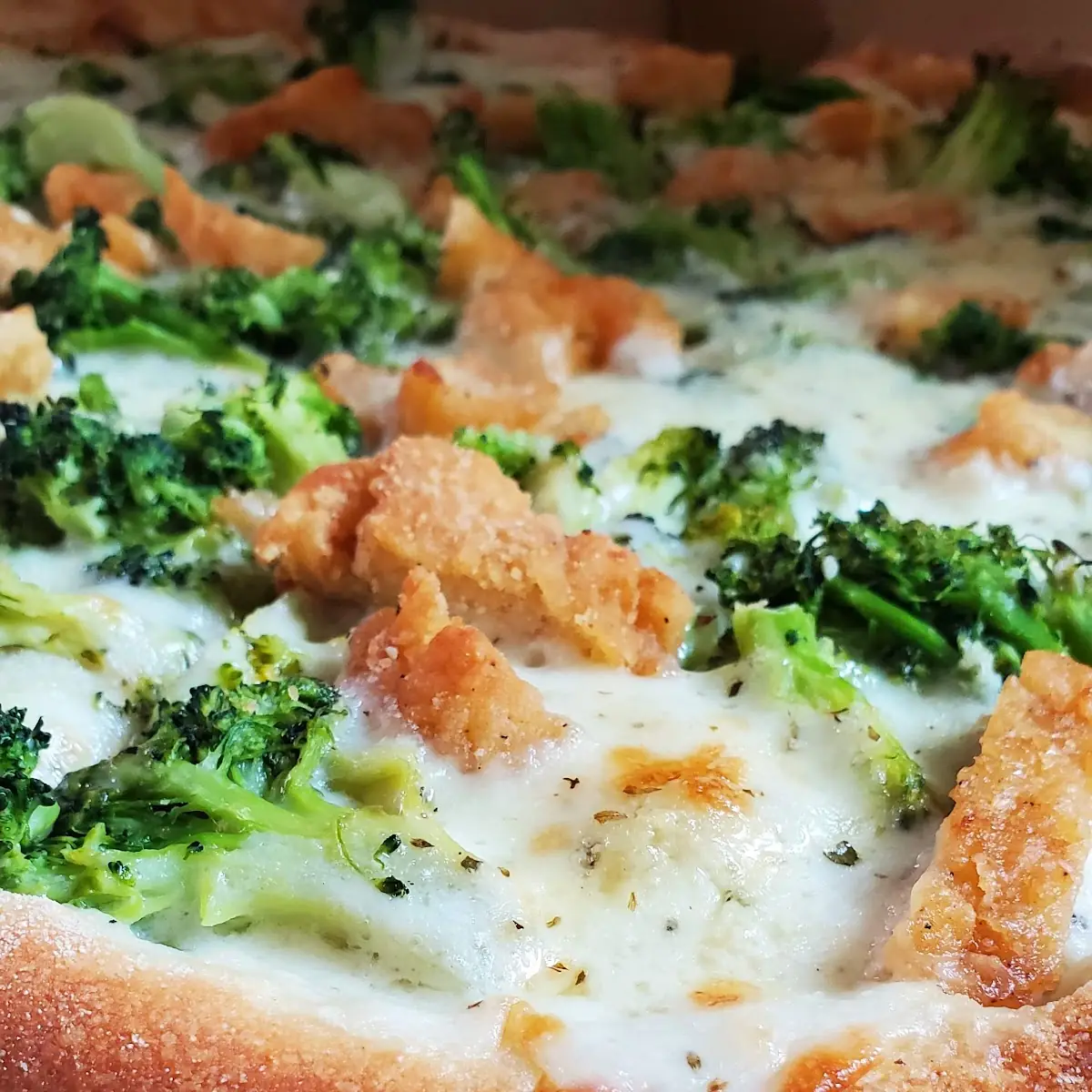 Chicken Broccoli Alfredo Pizza