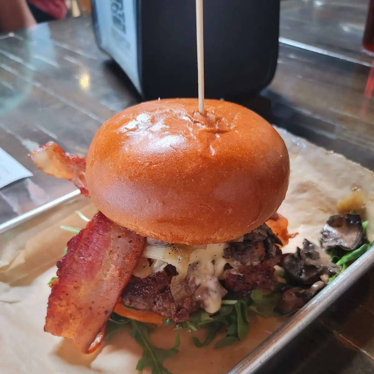Bench Burger w Beyond Meat