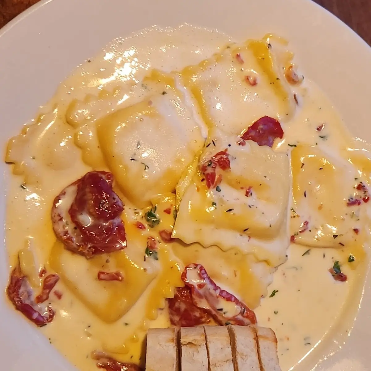 Cheese Ravioli w Sun-Dried Tomatoes