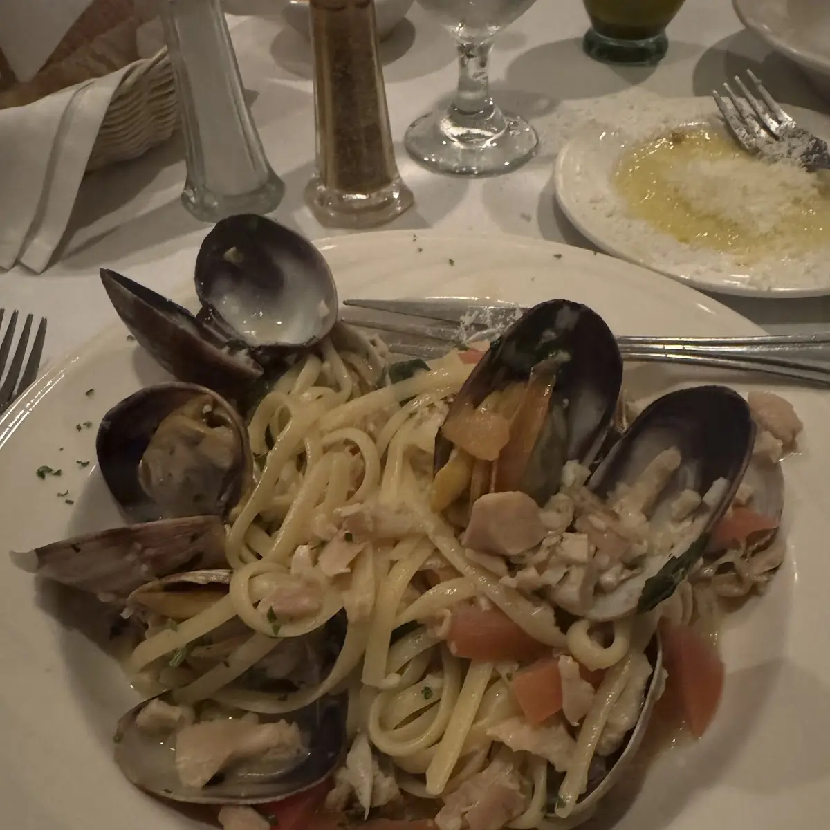 Linguine and Clams with White Wine Sauce