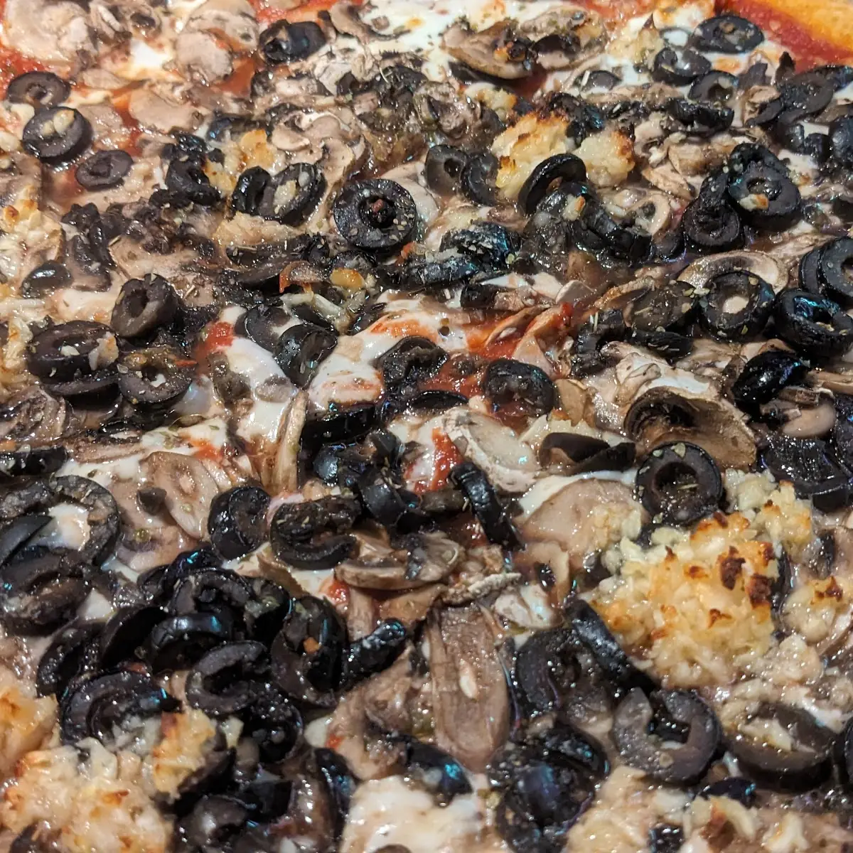 Olive Garlic Mushroom Pizza