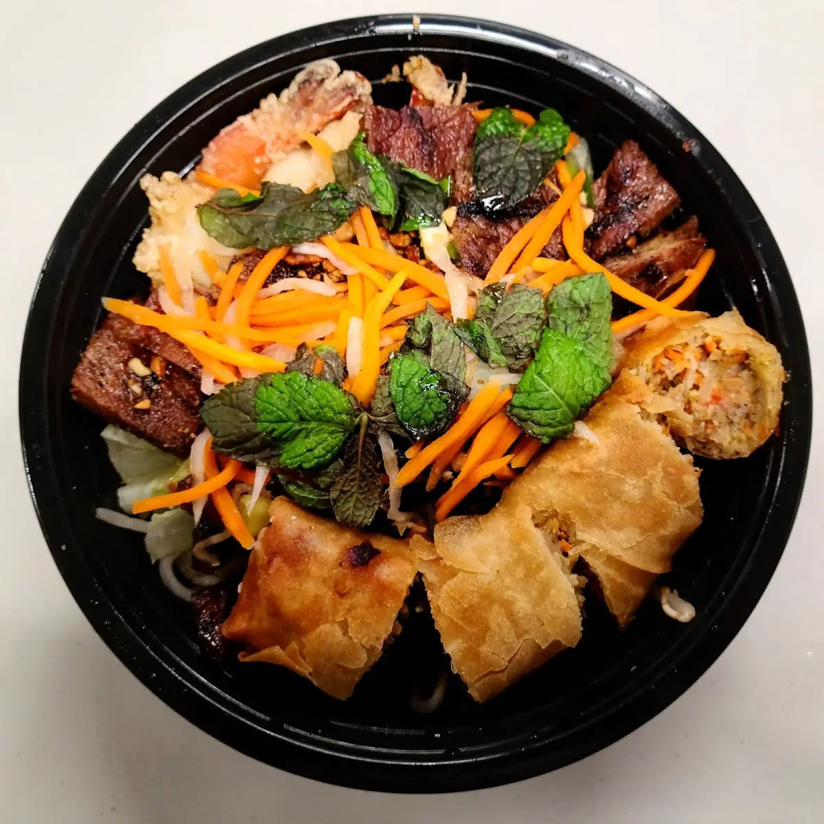 Vermicelli w BBQ Pork Shrimps and Egg Roll