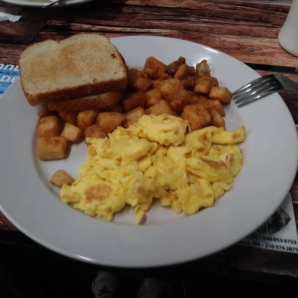 Scrambled Eggs Cubed Potatoes & Toast