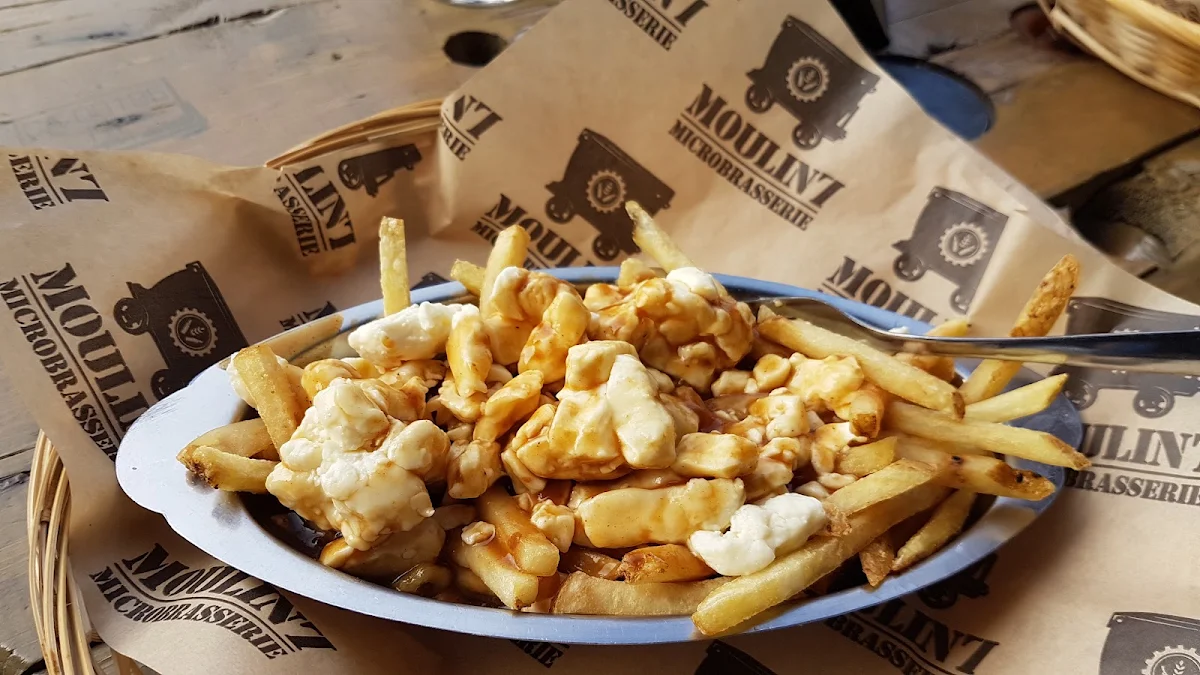 Poutine Dont la Sauce Est Faite Avec la Bière L’île-à-roux