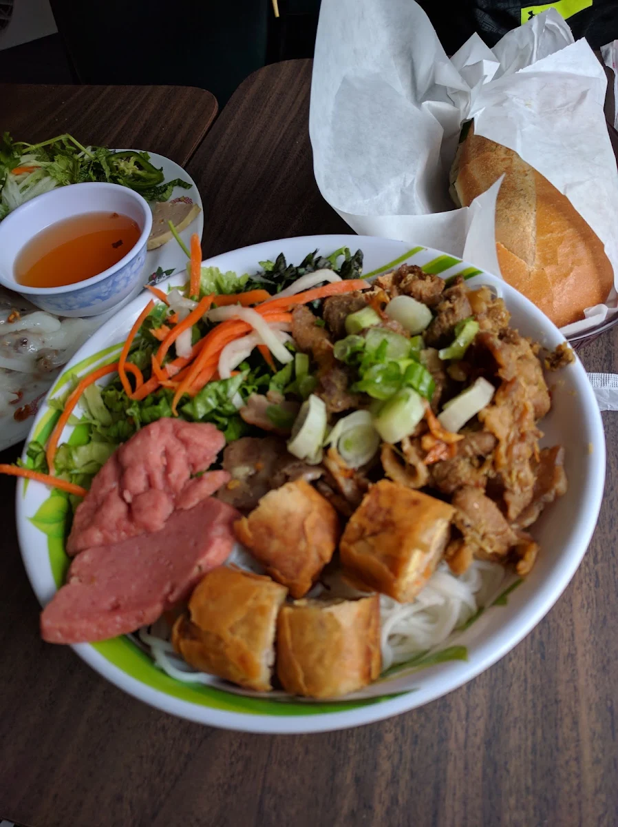 Bún Chả Giò
