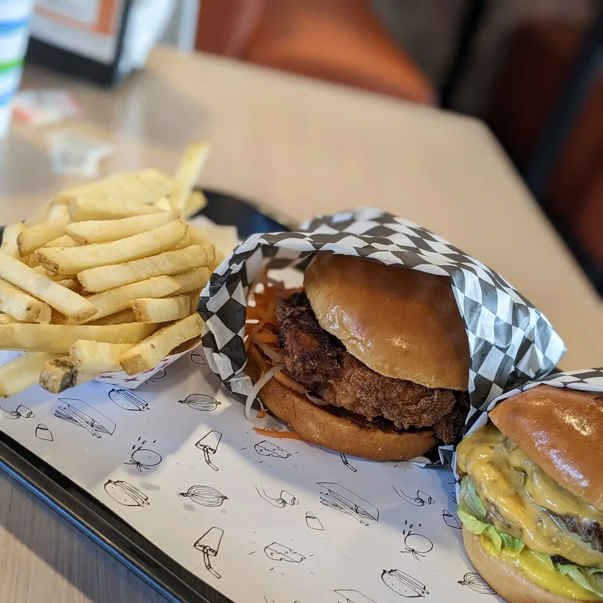 Nonla Burger Double & Spicy Chicken Quesadilla