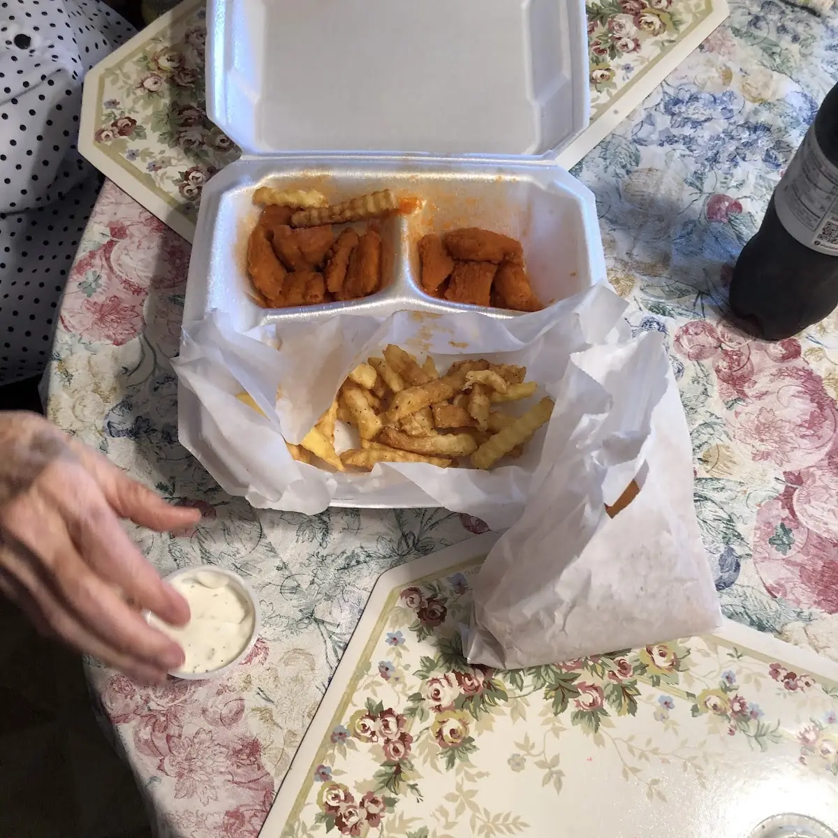 Boneless Wings and Fries