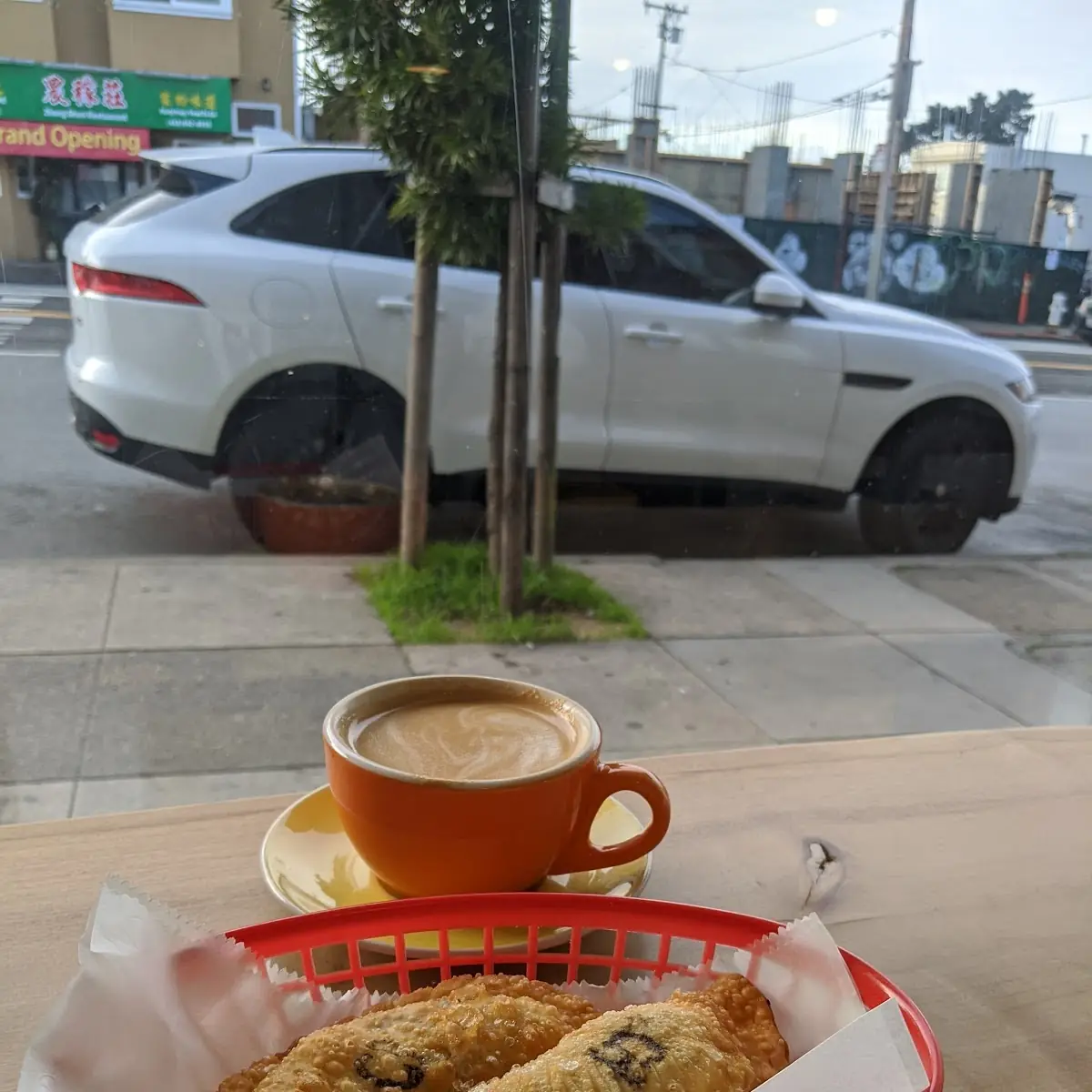 Pollo Picante Empanada De Carne