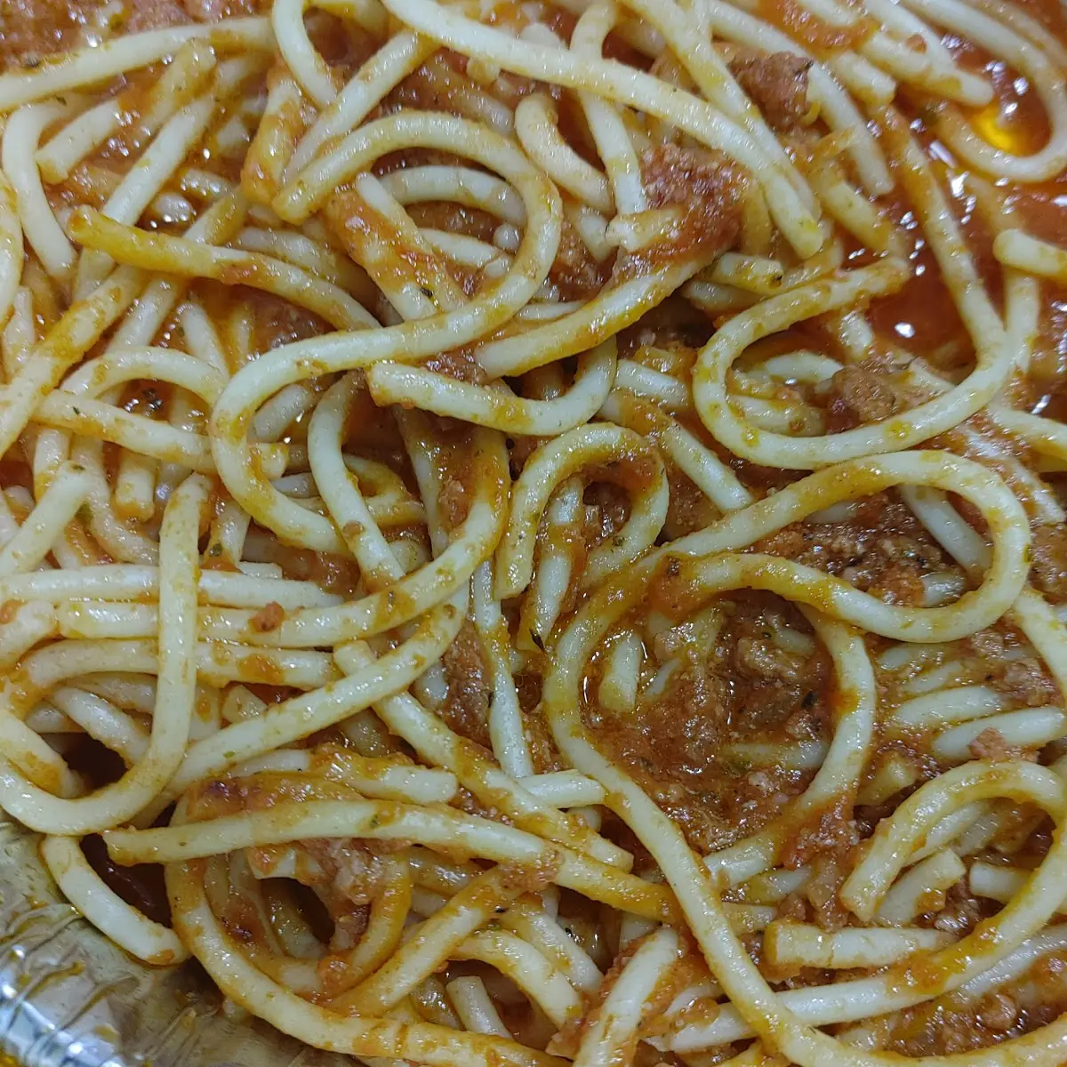 Meat Sauce Spaghetti with Bread