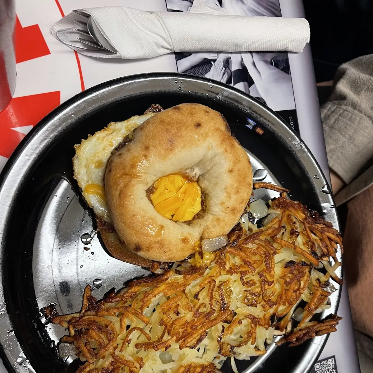 Breakfast Bagel & Hashbrowns
