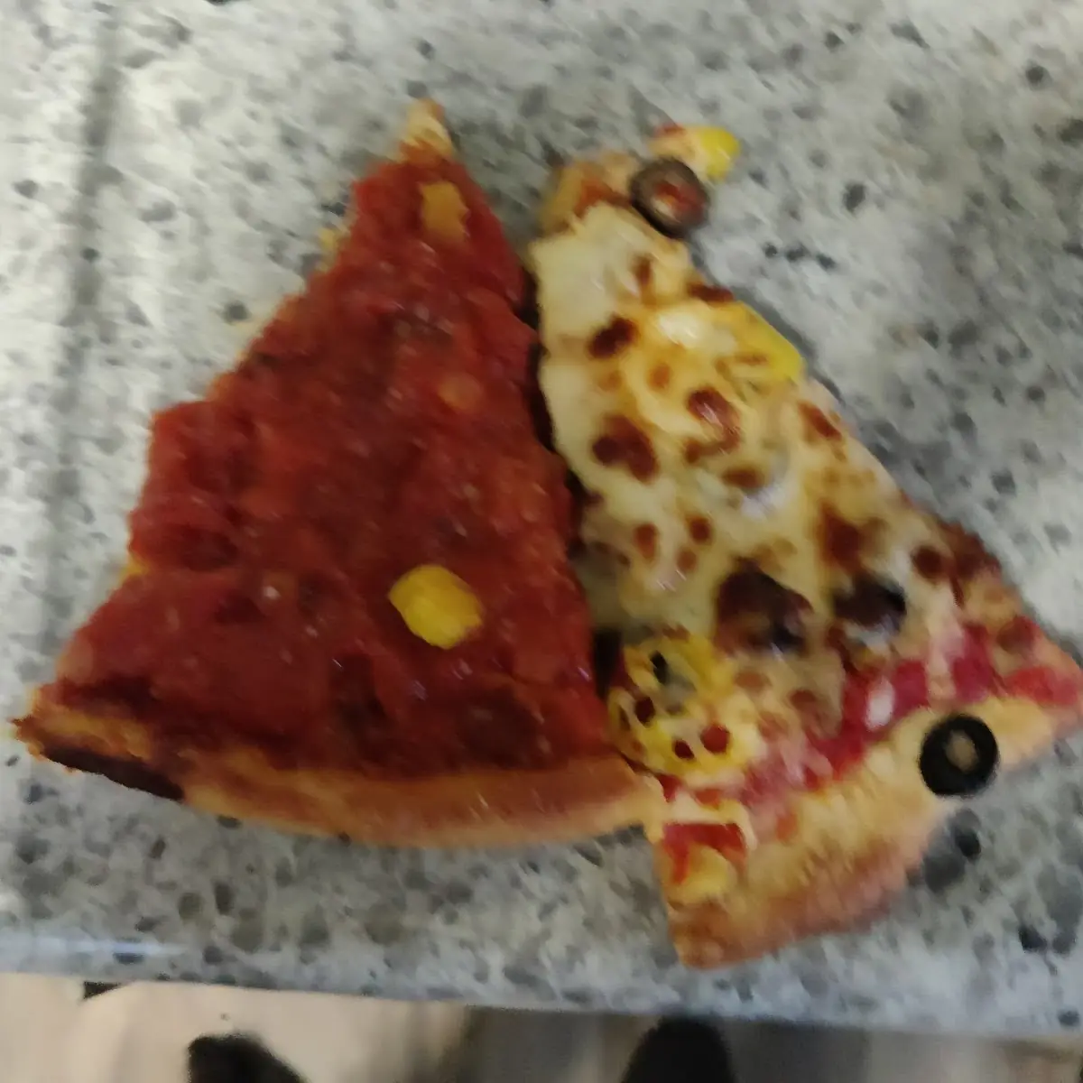 Chicago Deep Dish Cheese Pizza Peperoni