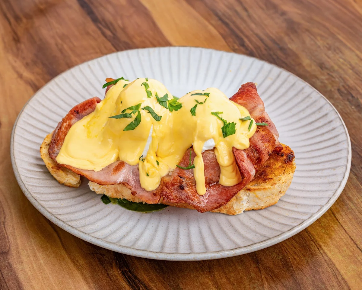 Eggs Benny, Gamble & Brown Cafe