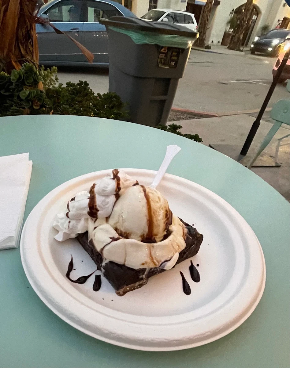Brownie Sundae