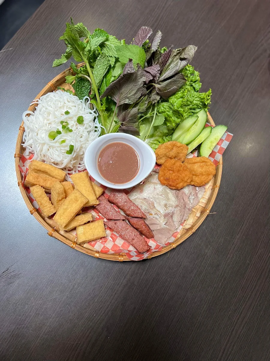 Beef Roll with Herb Leaves on Vermicelli, PHO NON LA