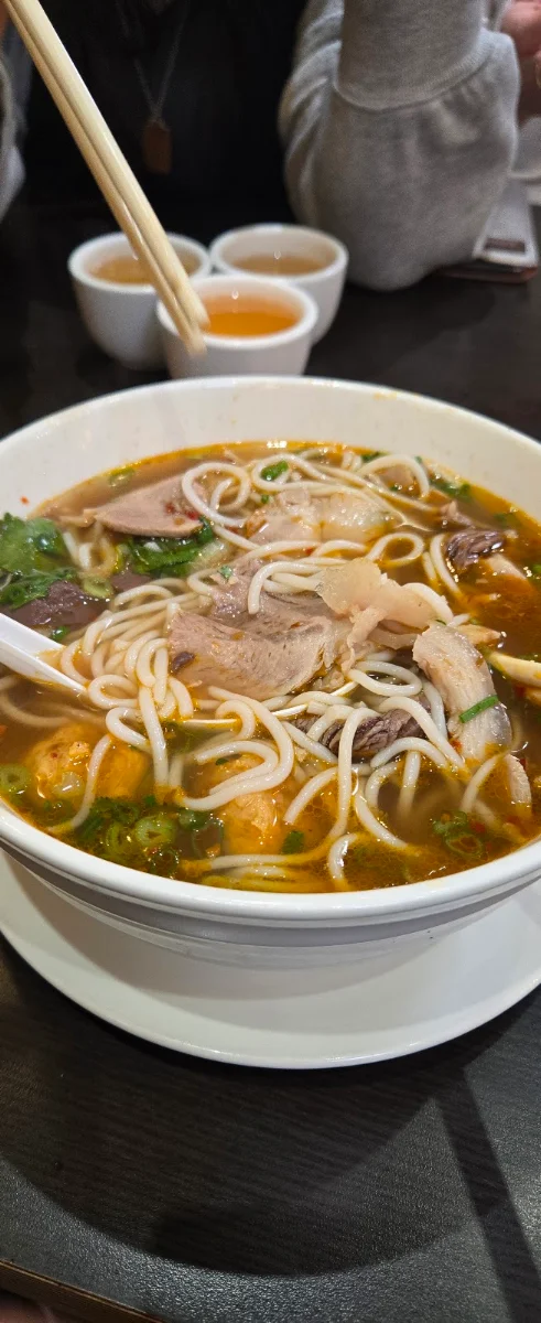 Bun Bo Hue, PHO NON LA