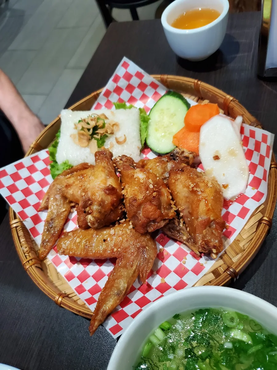 Fish Sauce Fried Chicken Wings with Sticky Rice, PHO NON LA