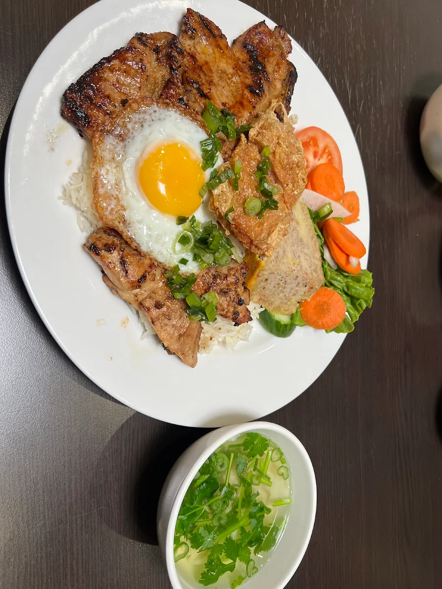 Sauted Cube of Beef Tenderloin & Fried Egg on Rice, PHO NON LA
