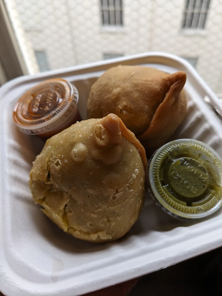 Vegetable Samosas (2 pcs)