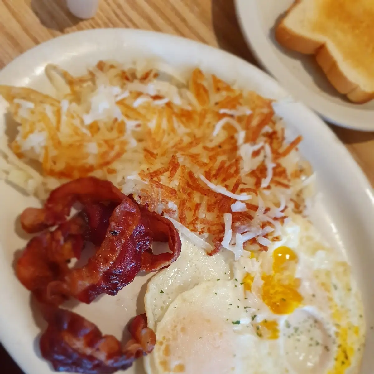 Eggs Hash Browns & Toast