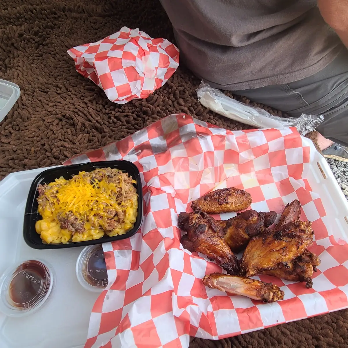 Chicken Wings and Mac N Cheese