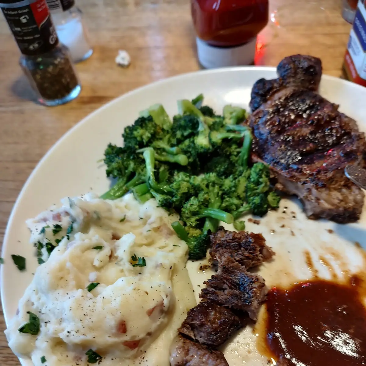 Rib Eye Broccoli and Mashed Potatoes