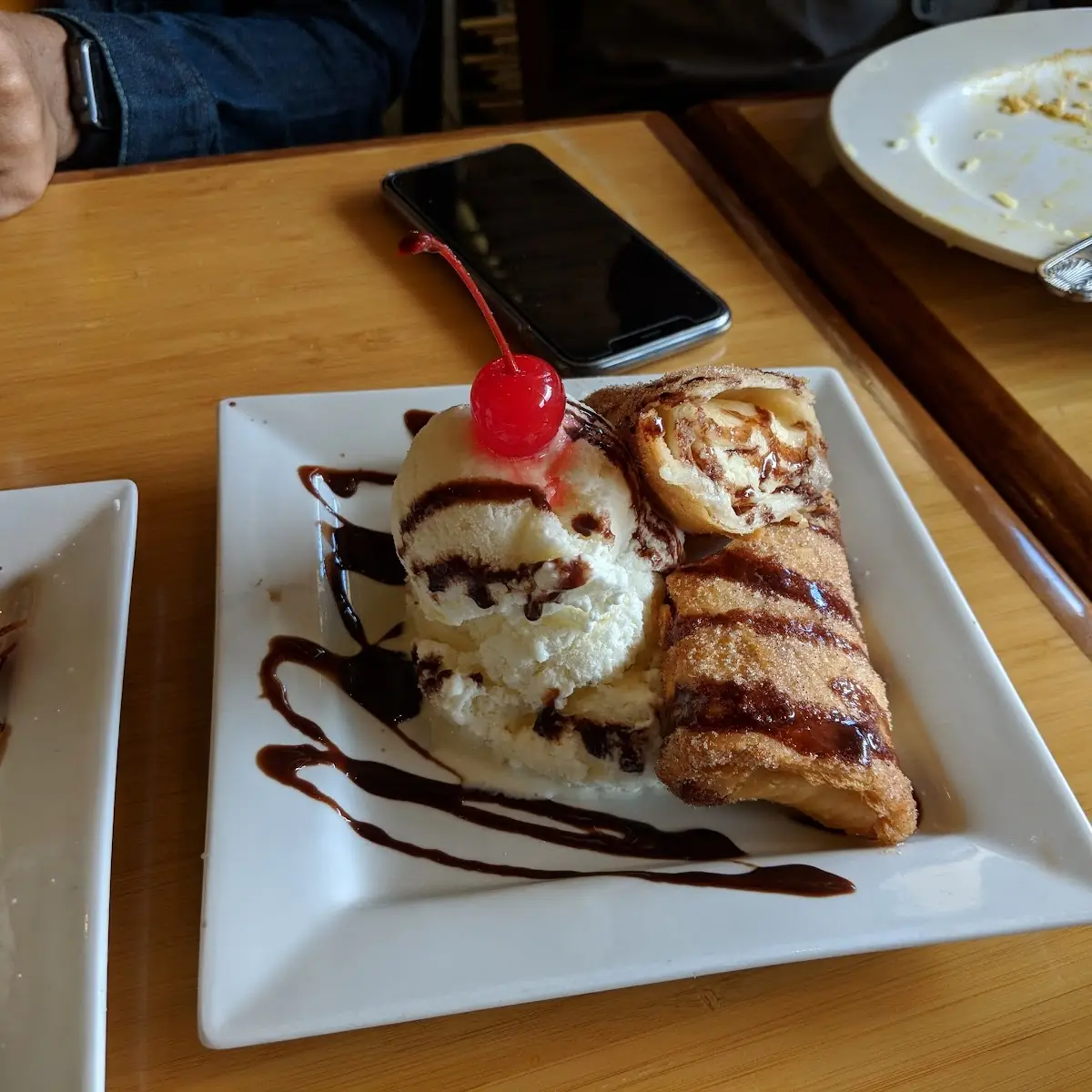 Egg Roll Cheese Cake with Ice Cream