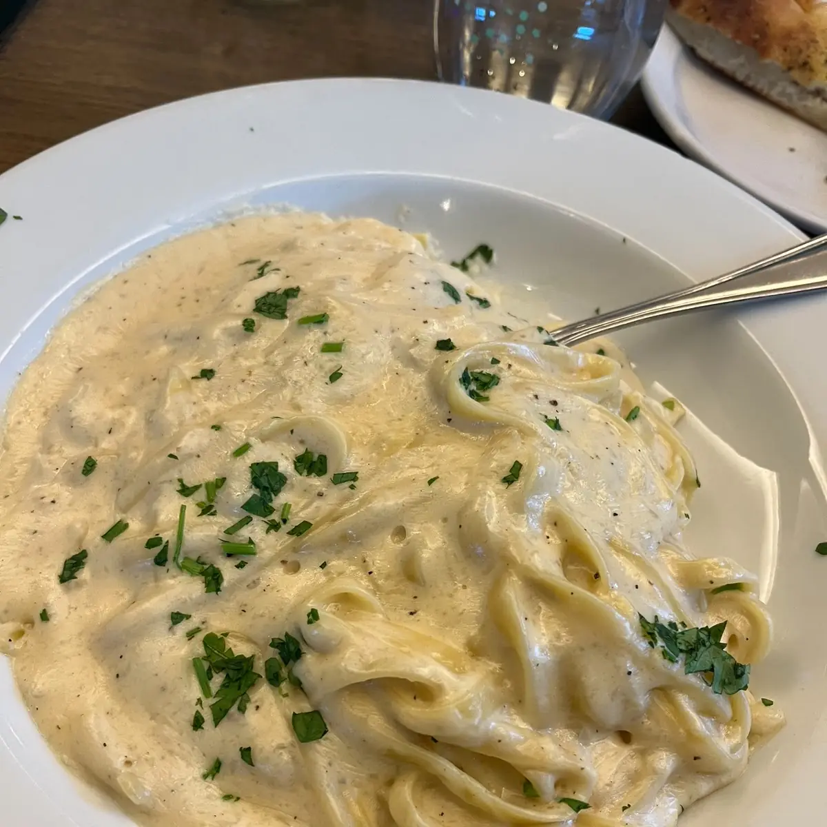 Fettuccine Alfredo, Spago Caesars Windsor