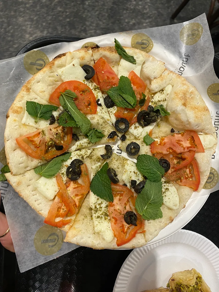 Pizza Halloumi Tomatos and Olives