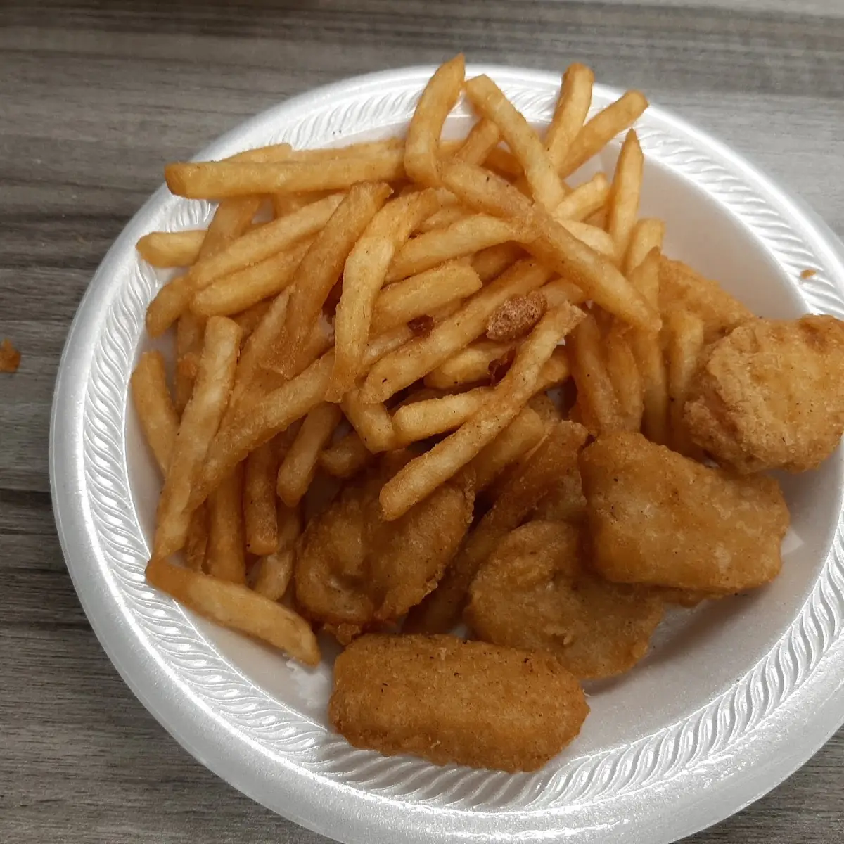 Kids Chicken Nuggets & Fries
