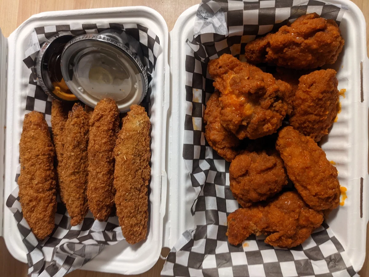 Deep Fried Pickle Spears Wings Combo, Pizza Projekt