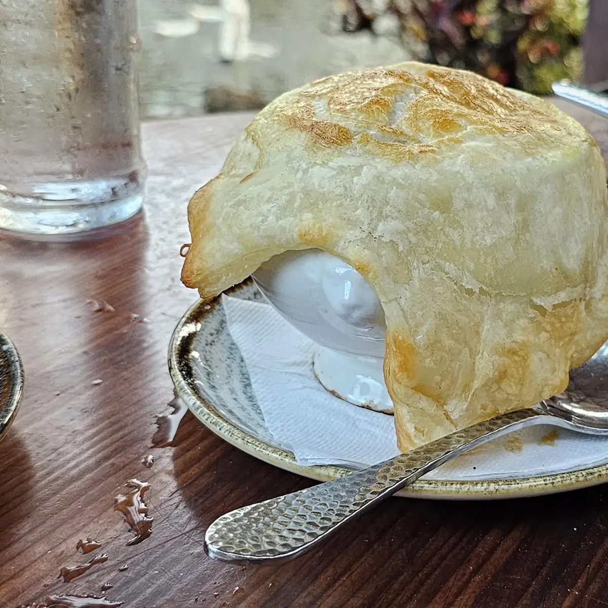 Maui Onion Soup En Croute