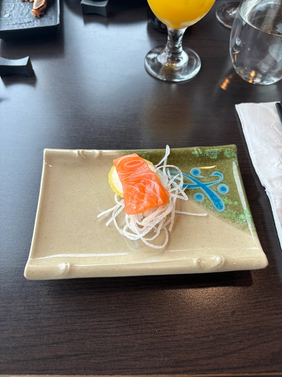 Saumon Sashimi 74 Salmon Sashimi, Sushi Hin