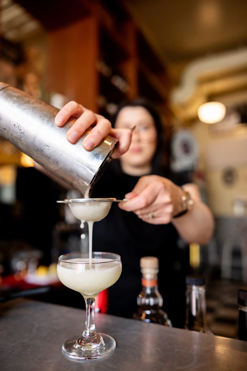 Highlights, Bijoux Bar