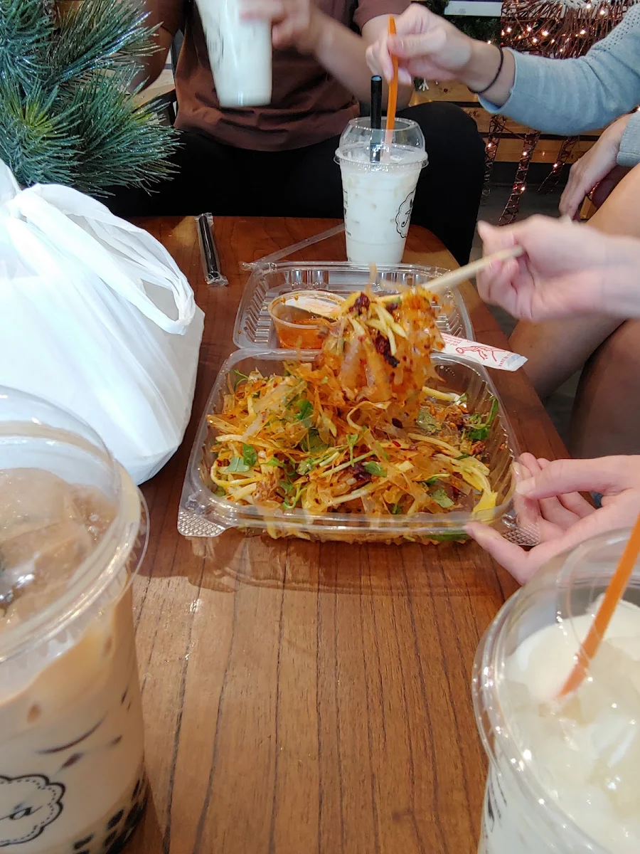 Het Banh Trang Tron