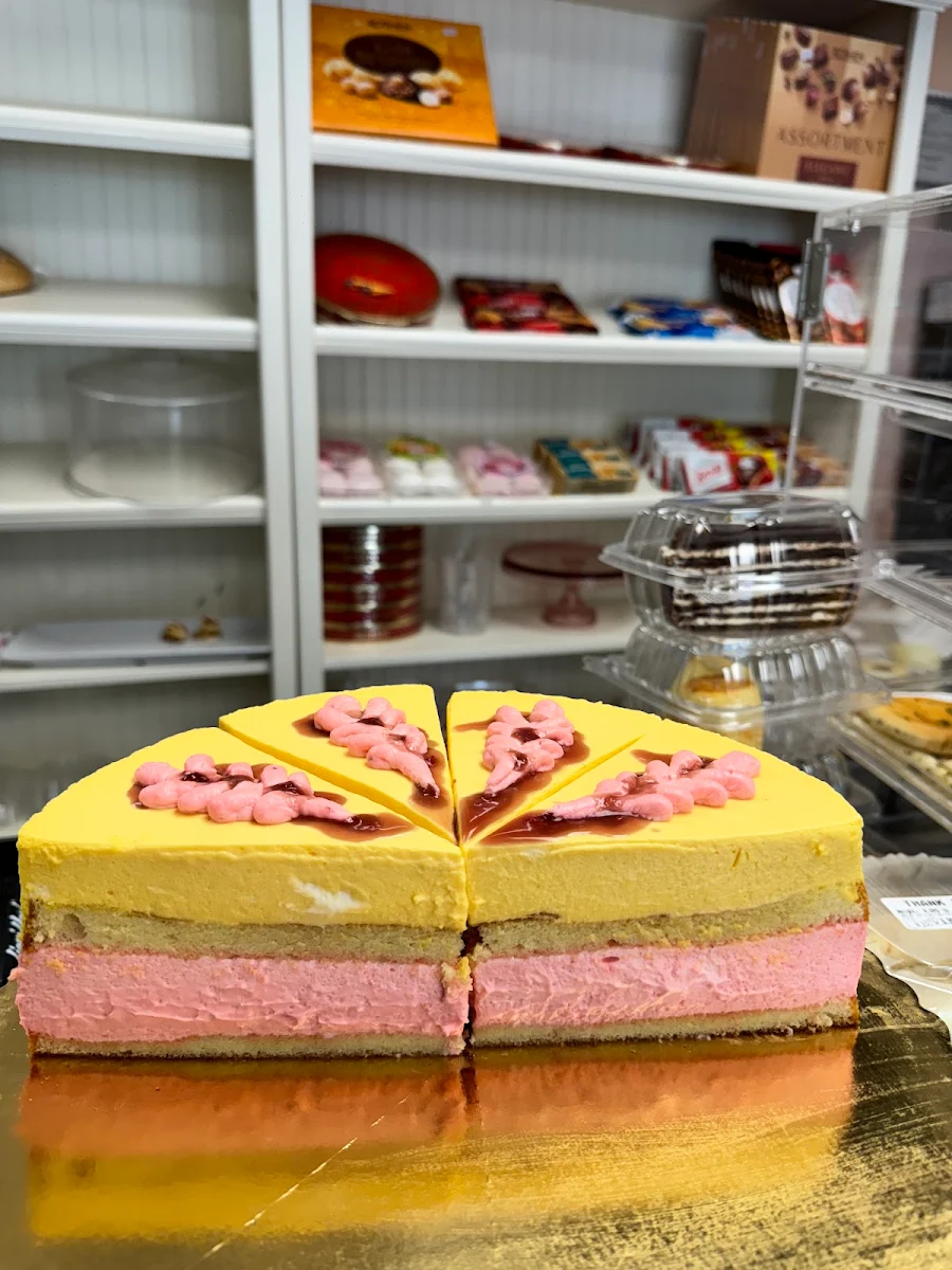 Mango Strawberry Mouse Cake