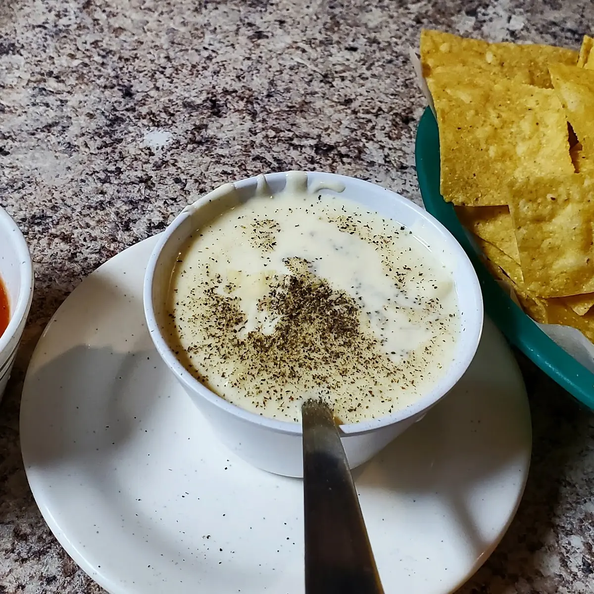 Chips Salsa & Queso Blanco