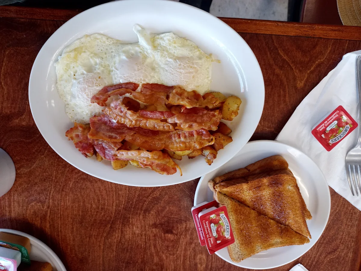 Bacon & Eggs Toast and Homefries