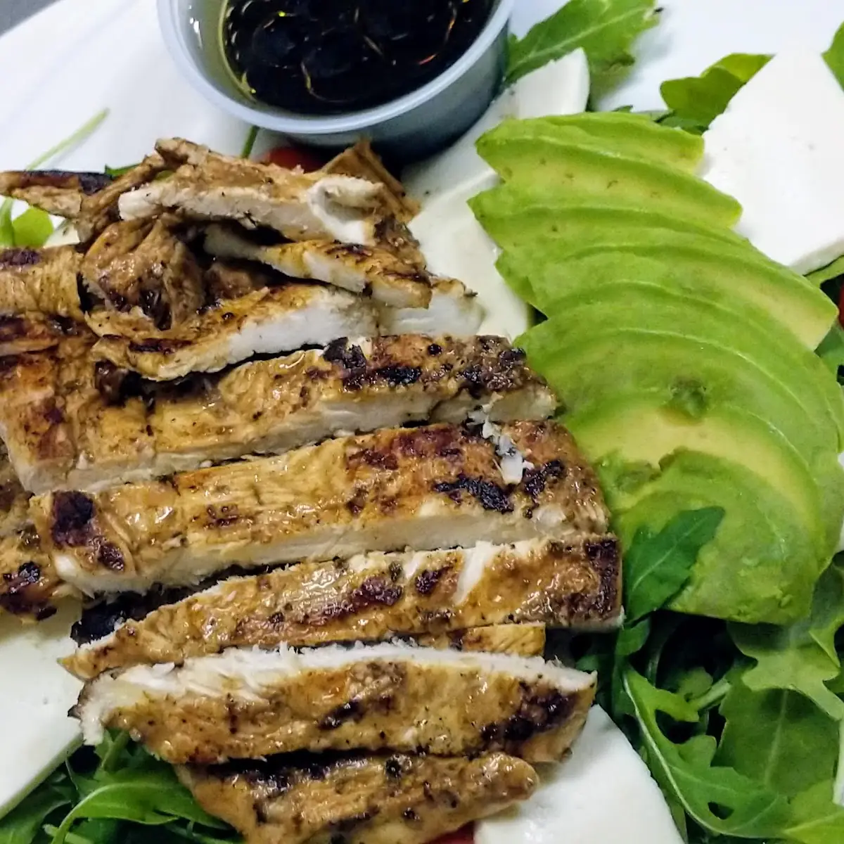 Grilled Chicken with Lettuce & Tomatoes