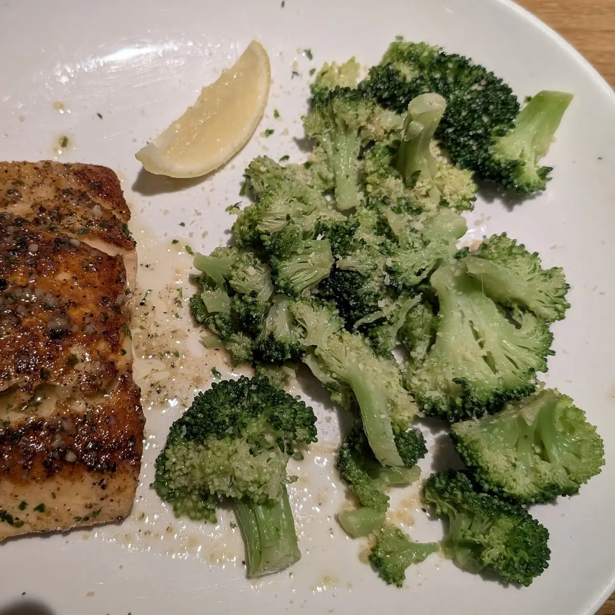 Grilled Salmon with Broccoli