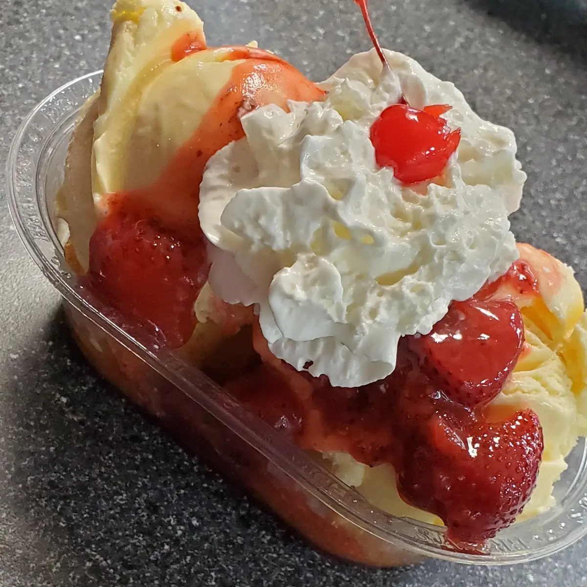 Strawberrie Shortcake Sundae