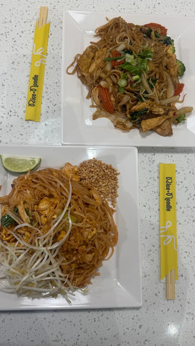Pad Thai with Shrimp, Rice and Noodle (17 Ave SW)