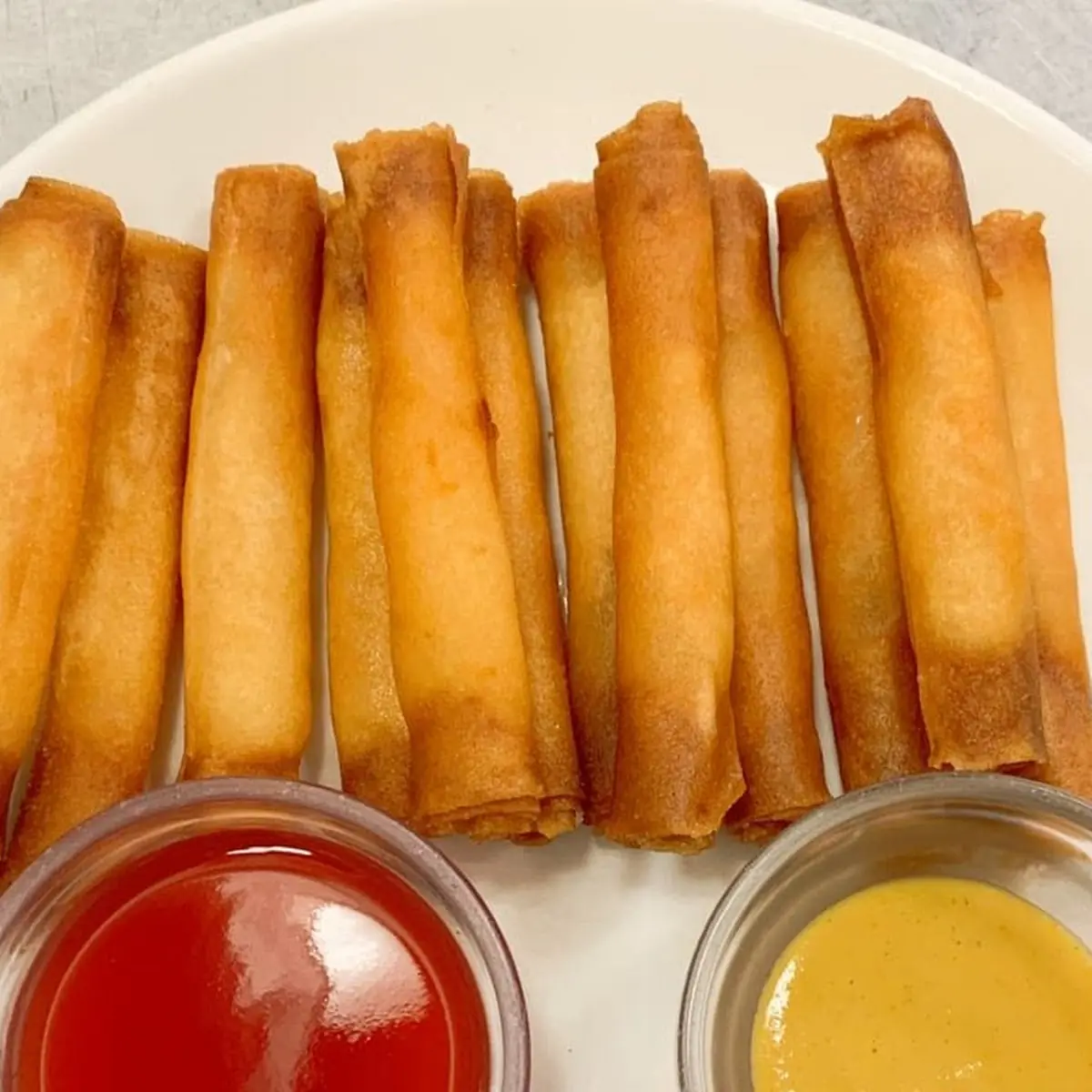 Vegetable Spring Rolls Served with 4 Rolls