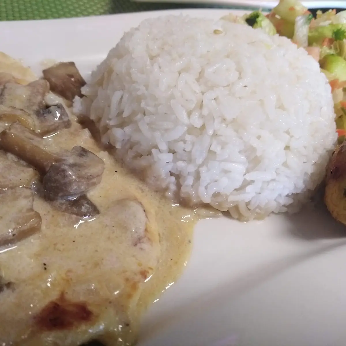 Pechuga de Pollo En Salsa de Champinones